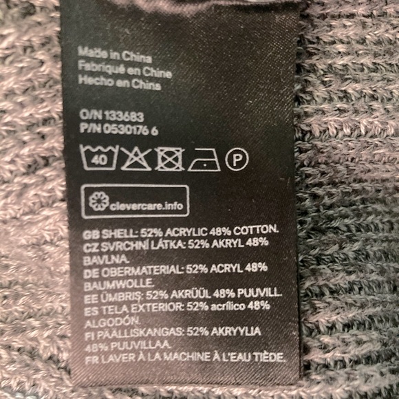 H&M Divided Knit Sweater - Picture 4 of 4